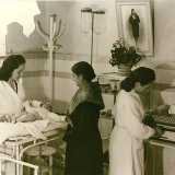 Nacque subito dopo la Prima guerra mondiale, in tempi di miseria, con lo scopo di ridurre la mortalit� infantile aiutando le mamme con controlli medici, farmaci, alimenti e soprattutto nutrendo i piccoli con il latte fornito da generose balie